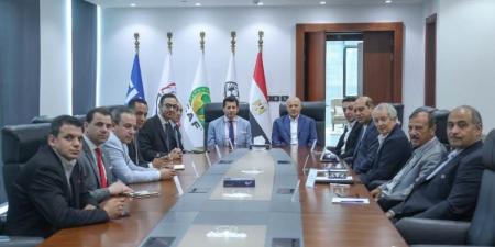 أبو ريدة يستقبل وزير الرياضة ويبحثان دعم خطط وبرامج تطوير كرة القدم