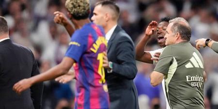 تصريحات يامال تتسبب في اشتباكات بين لاعبي برشلونة وريال مدريد بعد نهاية "الكلاسيكو"!