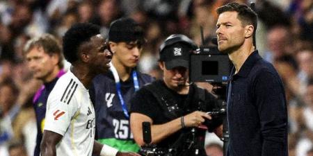 فينيسيوس جونيور يغادر الكلاسيكو غاضبا بعد استبداله