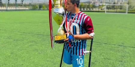 محمد عبد العظيم لاعب منتخب الساق الواحدة يجدد تعاقده مع طرابزون