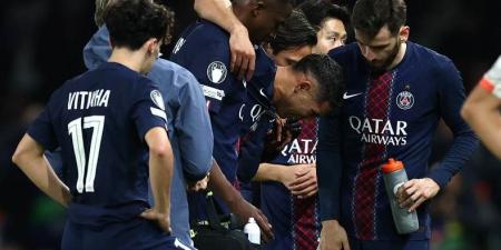 أشرف حكيمي يغادر مباراة بايرن ميونخ بالدموع بعد إصابته القوية "فيديو"