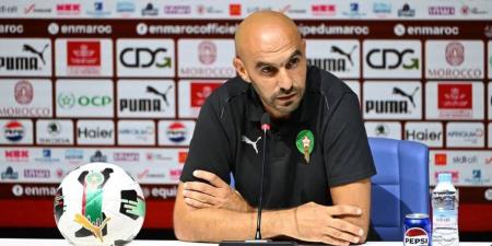 الركراكي: "فاشْ كاتبْغِي بلادْكْ تْخسرْ حِيتْ مالعّبتشْ الّلعابْ ديَالكْ فرَاك مريضْ وهذا مانقدرْش ندَاوِيه.. غاندَاوِي 90% من النّاس الّلي كادْعِي معانَا"