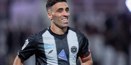 تنسيق طبي وفني بين الشباب السعودي والمنتخب المغربي لتجهيز حمد الله للعودة إلى الميادين