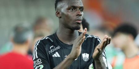 الأهلي السعودي يبدأ خطوات تجديد عقد حارسه السنغالي ميندي