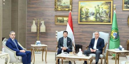 وزير الشباب والرياضة ومحافظ الإسماعيلية يلتقيان اللجنة المؤقتة لإدارة النادي الإسماعيلي