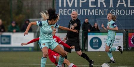 سارة عصام تُقدّم أوراق اعتمادها مع هال سيتي وتقوده لفوز بثنائية أمام ميدلزبره في الدوري الإنجليزي