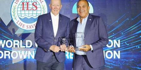 تكريم سامح الشاذلي من الاتحاد الدولي للإنقاذ ومنحه وسام الفارس