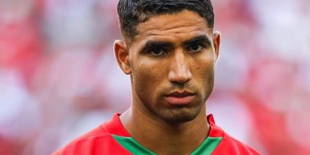 حكيمي يواصل التأهيل في إسبانيا ويُثير الجدل بزيارة ريال مدريد