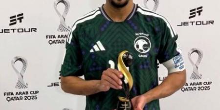 الدوسري رجل مباراة السعودة وعمان