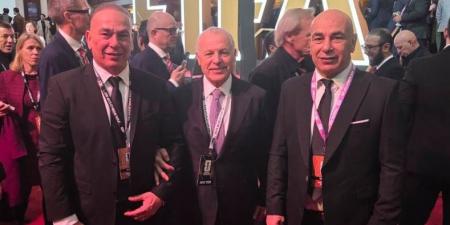 هاني أبو ريدة وحسام وإبراهيم حسن في حفل سحب قرعة كأس العالم 2026 بأمريكا