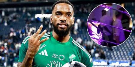 خصم الرجاء المقبل.. اعتقال إيفان توني لاعب الأهلي السعودي بعد "نطحه" لشاب في الحانة بسبب رغبته في التقاط "سيلفي" دون إذن