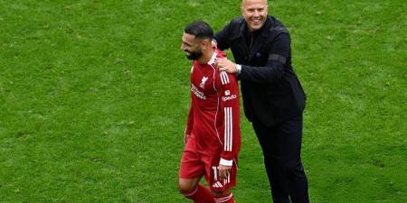 أرني سلوت مُعلقا على عودة محمد صلاح: سعيد لذلك!