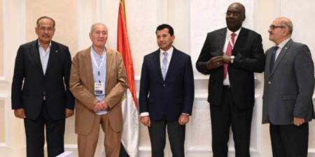 منصور أريمو رئيسًا للاتحاد الإفريقي لكرة اليد لولاية جديدة.. والبلتاجي نائبًا أول 