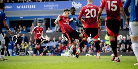 بعد الهزيمة أمام أستون فيلا.. رقم سلبي حققه مانشستر يونايتد عمره 63 عامًا