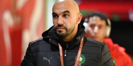 الركراكي يوضح بعد تصريحه بخصوص الجمهور: "فاشْ اللاعبين يْكونُو نَاعسِين الجمهور هو لي غادي يْدفعهُم بالتشجيع"