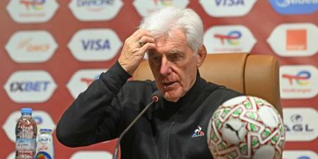 بروس مدرب جنوب أفريقيا ينتقد لاعبيه: "نسجل ثم ننام!"