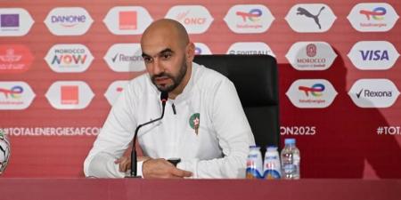 الركراكي: "كاينين لاعبين تيحاولو يهدرو بالدراجة وتيضحكو عليهم تيولي مباغيش يهدر بيها"