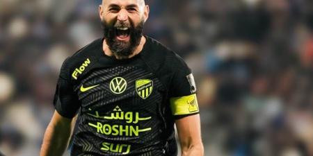 حضور خاص.. بنزيما يساند ريال مدريد من المدرجات في نهائي السوبر الإسباني