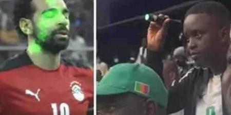 طيران السنغال يعرض نقل مشجع "الليزر" الشهير إلى موقعة نصف النهائي ضد الفراعنة