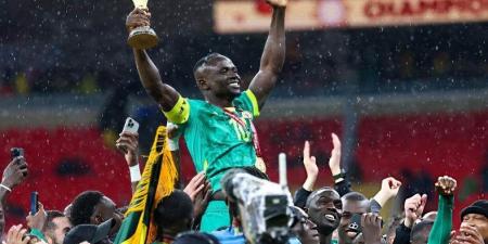 صامويل إيتو: ماني أحد أعظم أبطال أفريقيا ويستحق الكرة الذهبية