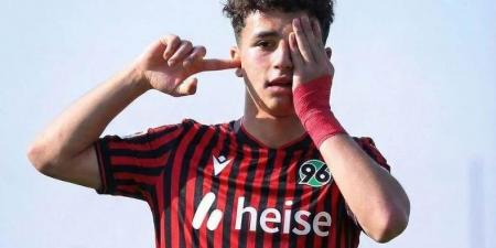 بيلد الألمانية: إصابة بلال عطية في أول مران له مع هانوفر الألماني