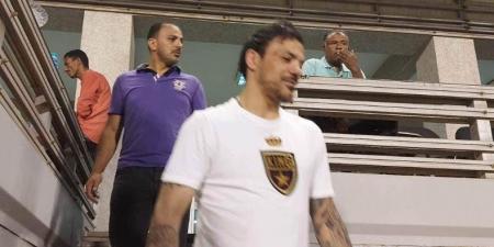 أحمد سليمان يكشف موقف عمرو زكي بعد احتجازه في المطار