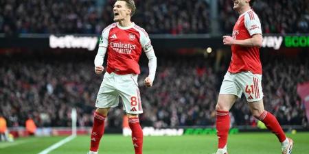 تروسارد يقود هجوم أرسنال لمواجهة سندرلاند في الدوري الإنجليزي