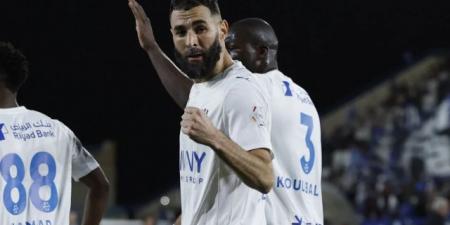 بنزيما يحصد أول جوائزه مع الهلال 