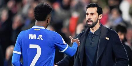 أربيلوا: "فينيسيوس كان حزينًا مثلنا جميعًا بسبب العنصرية.. القرار كان بيده وكنّا سنغادر الملعب لو أراد ذلك"