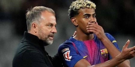 فليك عن خطة الفريق للاعبين الصائمين: "حسب علمي يامال هو الوحيد الذي يصوم"