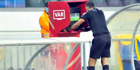 التحكيم تحت المجهر في قمة بركان بين النهضة والرجاء بعد جدل الجولة الماضية