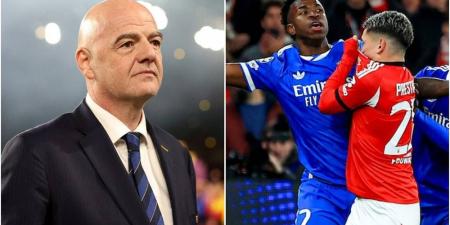 إنفانتينو: "إذا غطى لاعب فمه وتلفظ بكلمات فيجب طرده"