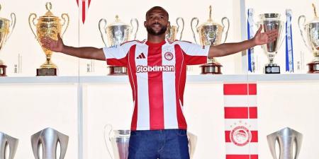 الكعبي بعد تجديد عقده مع أولمبياكوس: "سعيد بالتوقيع وأتمنى أن أقدم الإضافة كما قدمتها في المواسم الماضية"