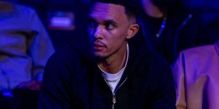 أربيلوا يستبعد أرنولد من تشكيل "الديربي" بقرار انضباطي بسبب التأخر عن التدريبات