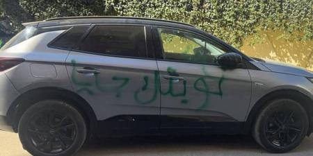 مرفوقة بعبارة "نوبتك جايا".. أعمال تخريبية تطال سيارة رئيس الكاك حكيم دومو