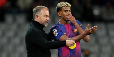 فليك: "يامال لاعب عاطفي وهذا أمر جيد.. سأدعمه دائمًا"