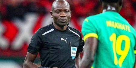 الفيفا يعاقب ندالا حكم نهائي كأس أفريقيا باستبعاده من كأس العالم 2026