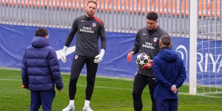 سيميوني يرجئ اختيار حارس أتلتيكو مدريد لمواجهة برشلونة في دوري الأبطال