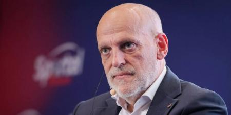 تيباس: "برشلونة لن يفوز بكل المباريات المتبقية في الليغا ويجب على ريال مدريد أن يحاول المنافسة"