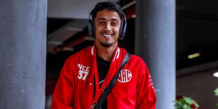 لغز التحكم في التشكيلة داخل الوداد متواصل.. أبو الفتح يدخل أساسيًا على حساب فيريرا ويتسبب في هزيمة الفريق