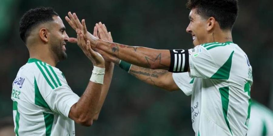 "الجمع بين أوروبا وأسيا".. إنجاز تاريخي نادر ينتظر نجوم الأهلي السعودي اليوم