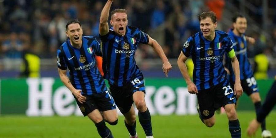 تعرف على رجل مباراة برشلونة ضد إنتر ميلان اليوم في دوري أبطال أوروبا
