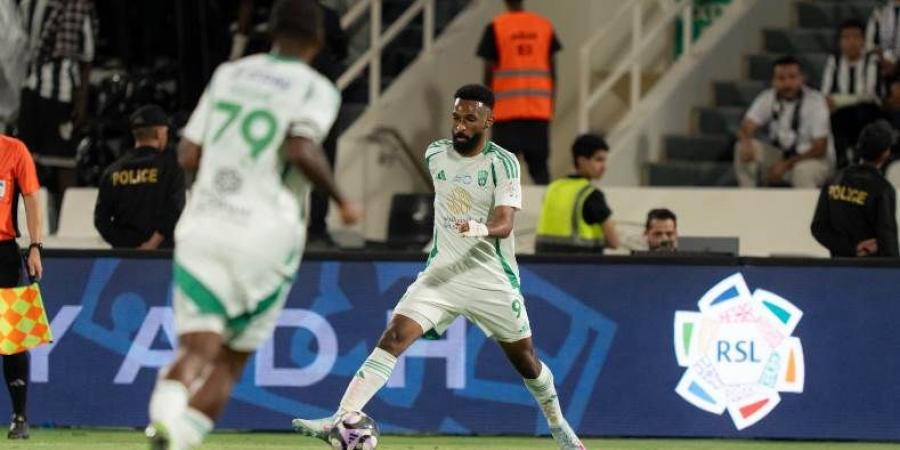 الأهلي يسقط فخ الخسارة أمام الشباب في الدوري السعودي