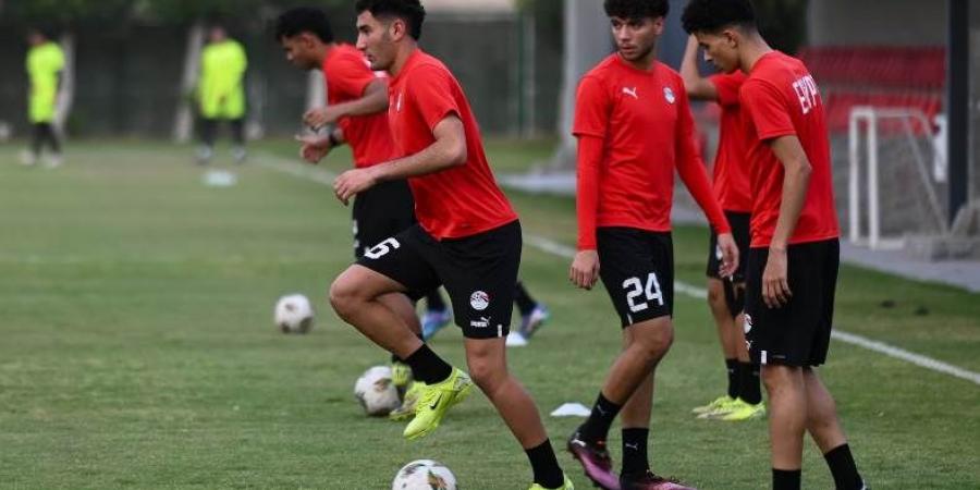 أحمد شرف ومهند محمد يقودان هجوم منتخب مصر للشباب أمام نيجيريا