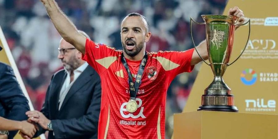 أفشة يُمازح ميسي قبل سفر الأهلي لخوض كأس العالم للأندية
