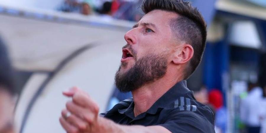 ديميتري ليبوف يستغل راحة الأهلي بعد حصد الكأس للعودة إلى فرنسا.. خاص