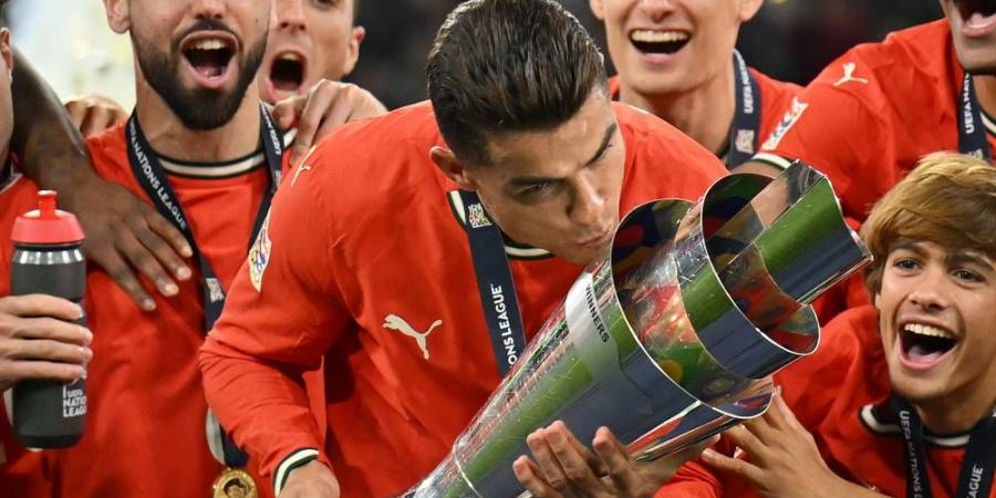 رونالدو: "شعرت بالإصابة قبل المباراة.. لكن كان علي المشاركة حتى لو اضطررت لكسر ساقي في سبيل منتخب بلدي"