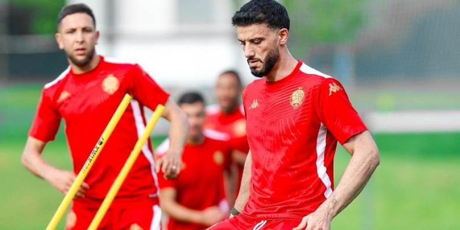 عمر السومة يشاركة في تدريبات الوداد بأمريكا (صورة)