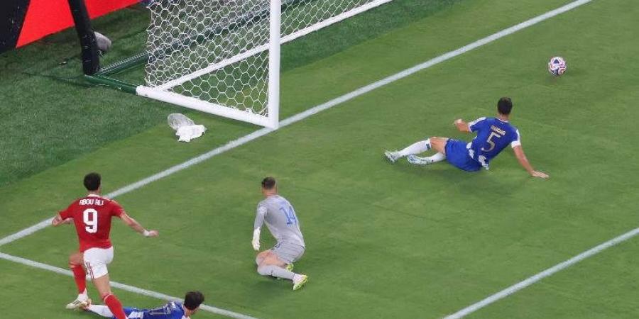 الأهلي يتقدم بهدفين لهدف على بورتو في الشوط الأول من كأس العالم للأندية
