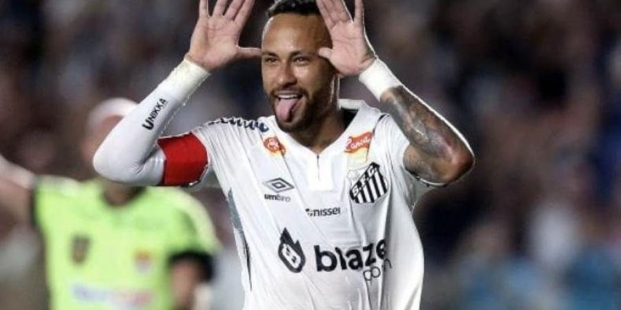 سانتوس البرازيلي يعلن تجديد عقد نيمار